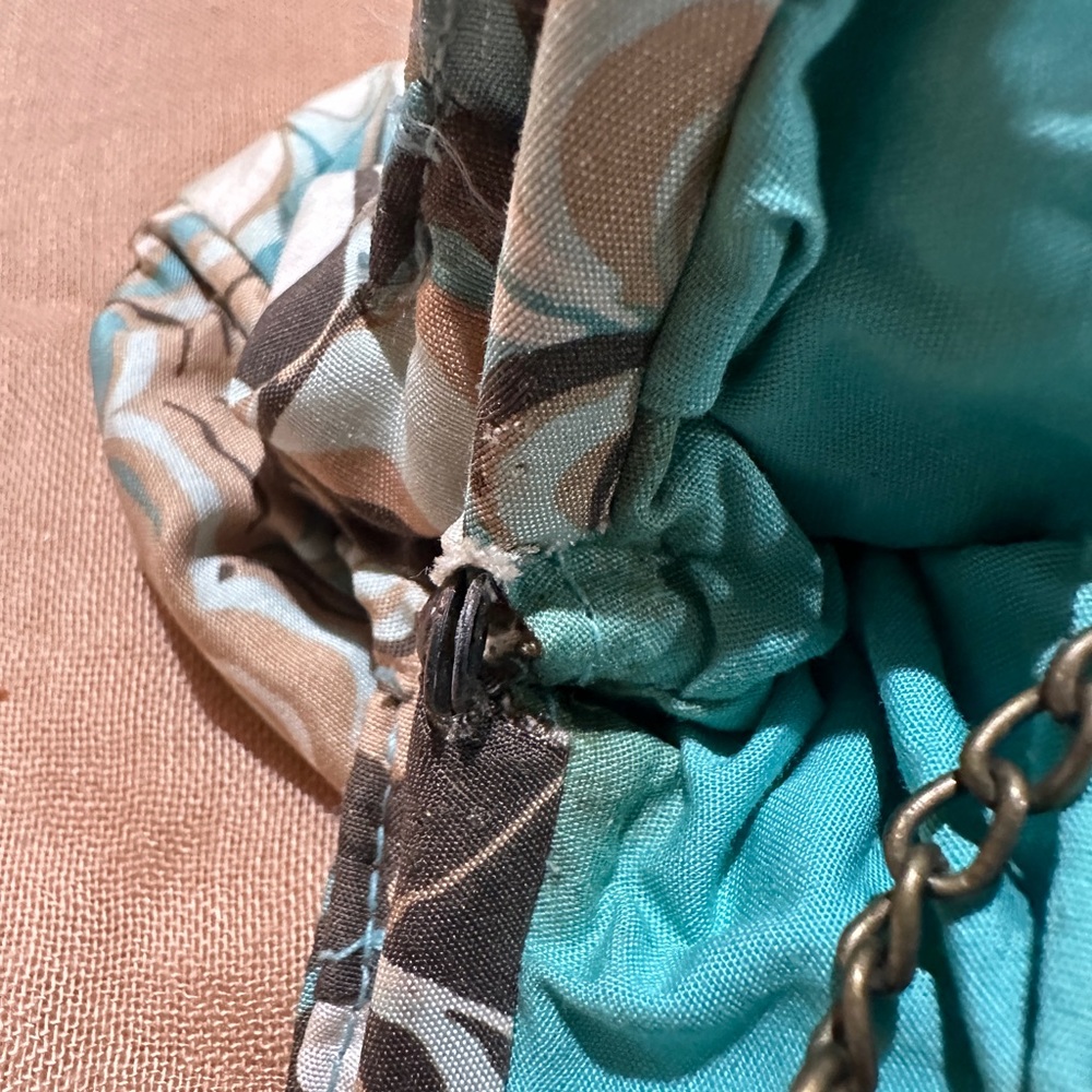 GAP Small multicolored purse with chain strap and snap closure,good condition. - Picture 5 of 7